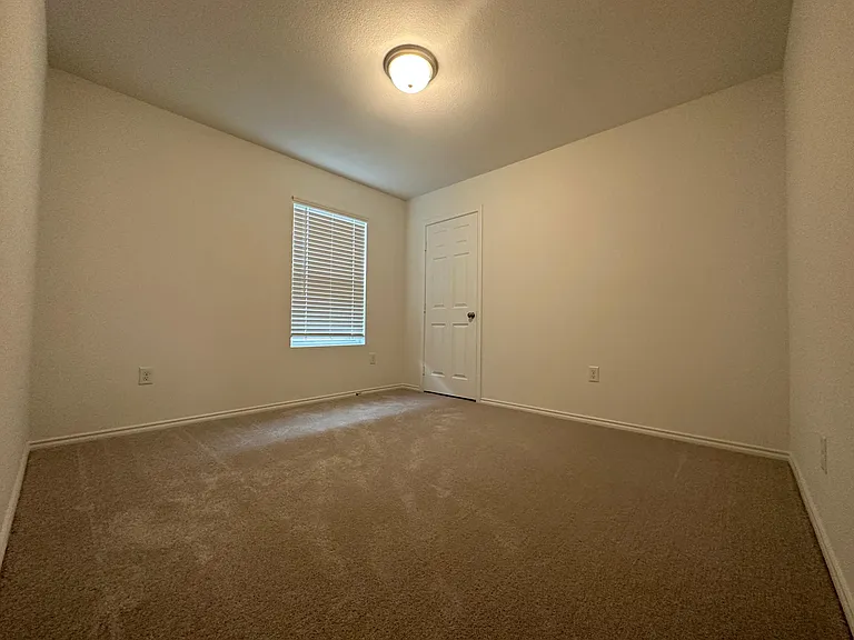 2533 Creekbend Dr — Photo 13