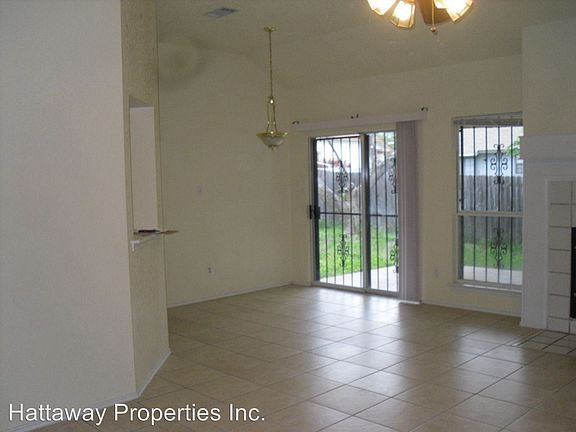 3rd image of 2303 Bluebonnet Dr