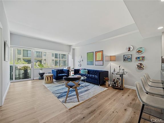 2nd image of 7135 Hollywood Blvd APT 405