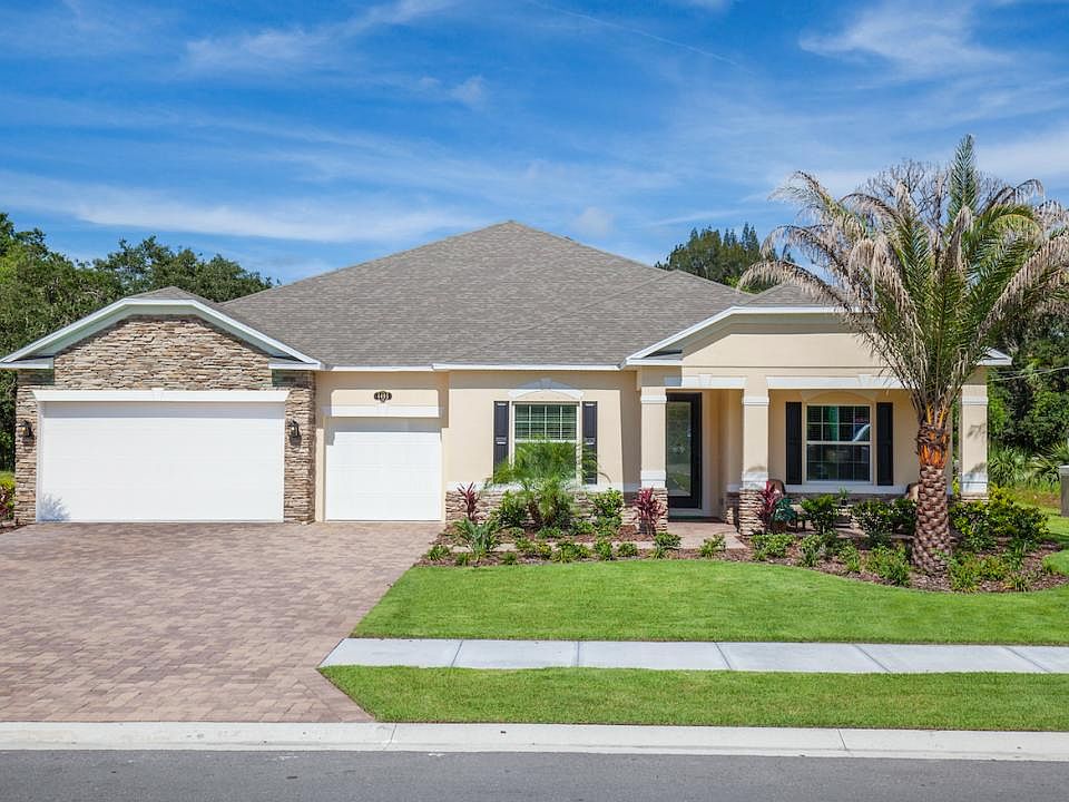 Single-family homes with 3-car garages on oversized homesites located in Thonotosassa.