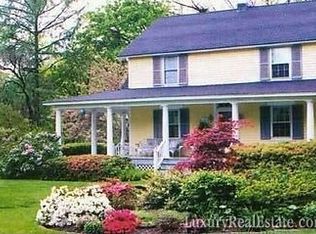 8 Davis Ln, Darien, CT 06820
