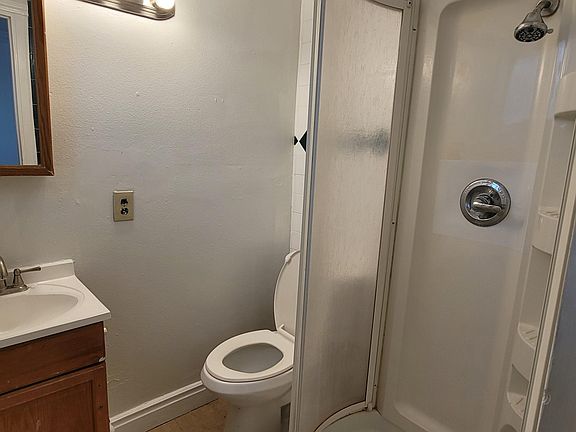 2nd image of 7419 Hazard Ave