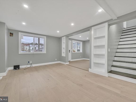 5th image of 442 Lewis St