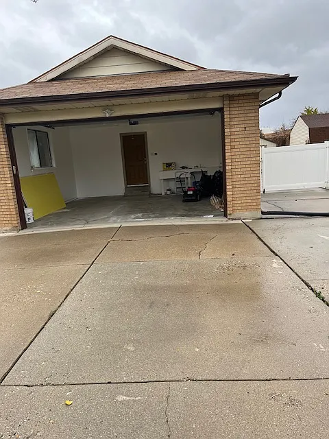 2112 W Bowling Ave — Photo 3