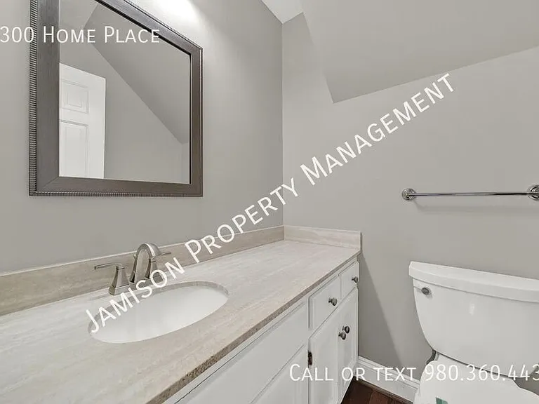 1300 Home Pl — Photo 5