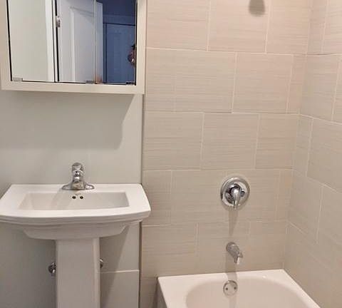 4th image of 3848 N Southport Ave #3R