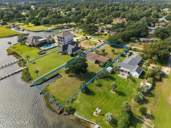 563 Neptune Drive, Cape Carteret, NC 28584