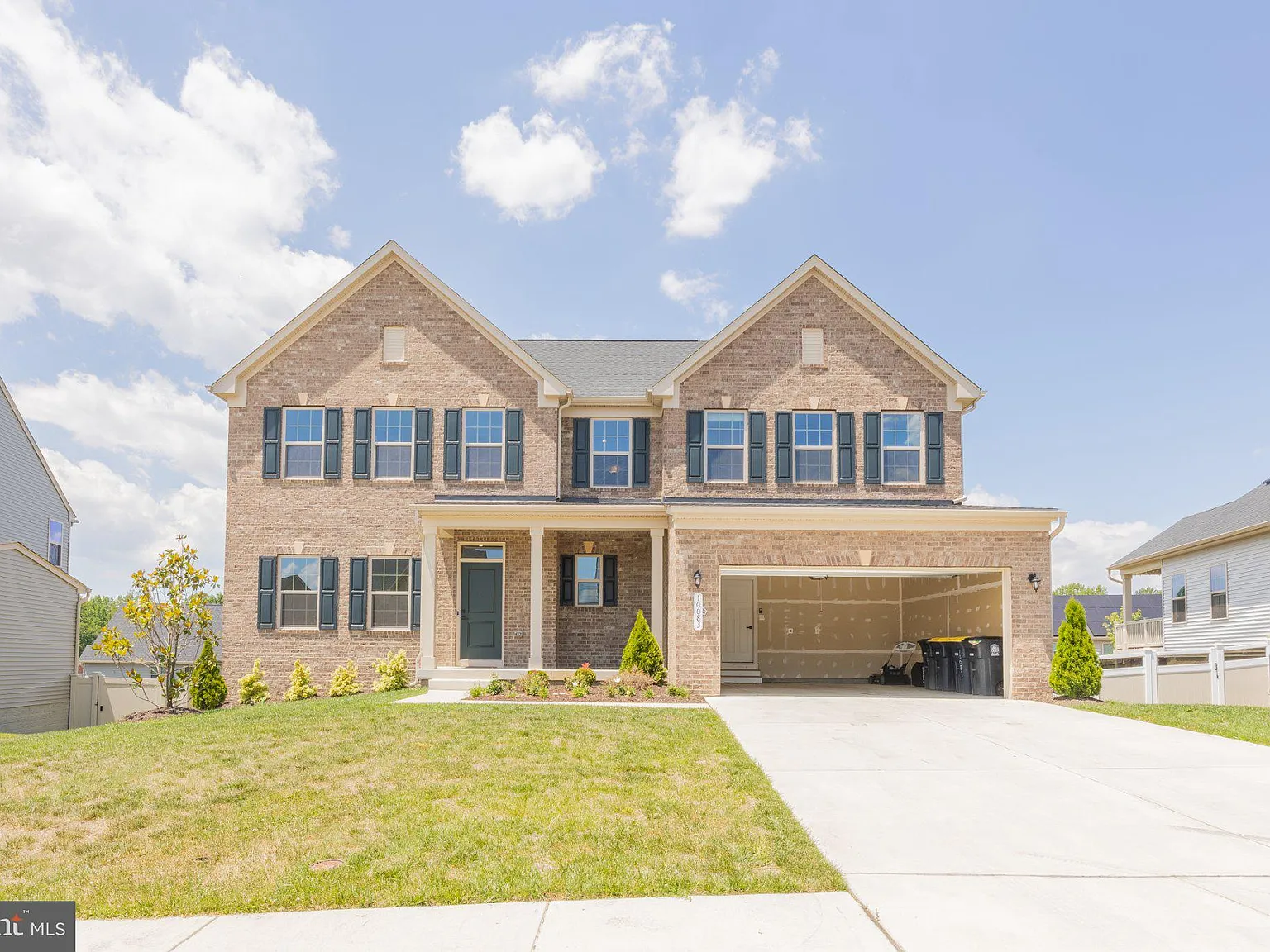 5 bed, 4.5 bath, 4272 sqft, $4,400 — Photo 2