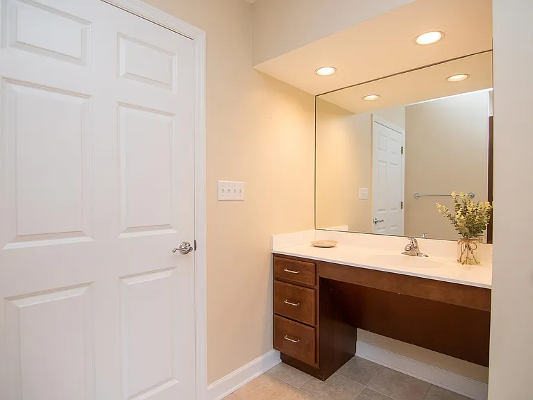 1313 Grove Rd — Photo 25