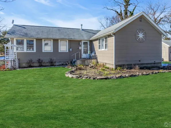 53 Holmes Pl, Middletown, NJ 07748