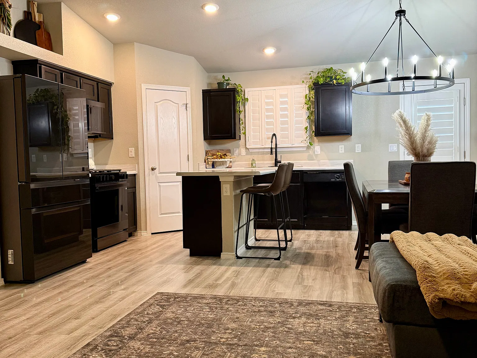 4 bed, 1335 sqft, $1,850 — Photo 3