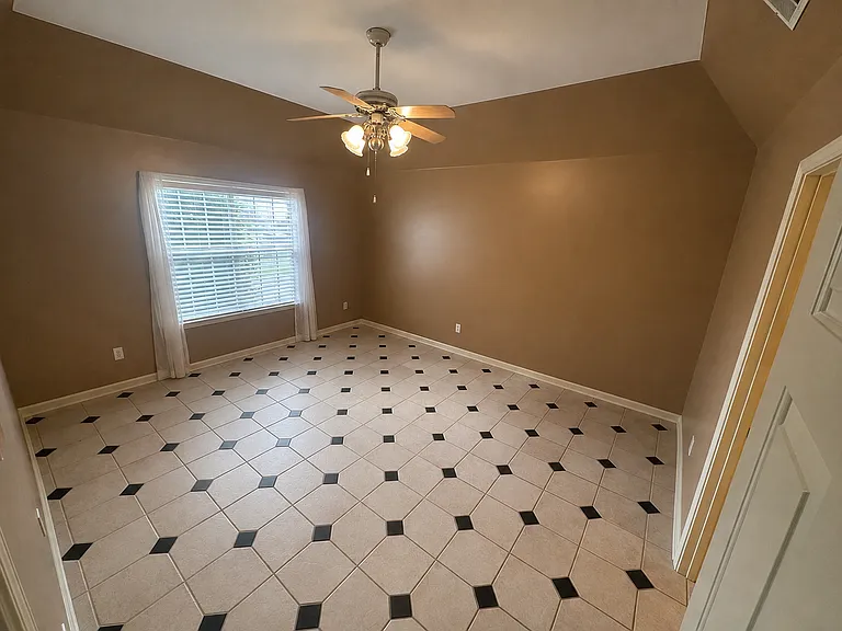 3211 Shadow Green Ln — Photo 15