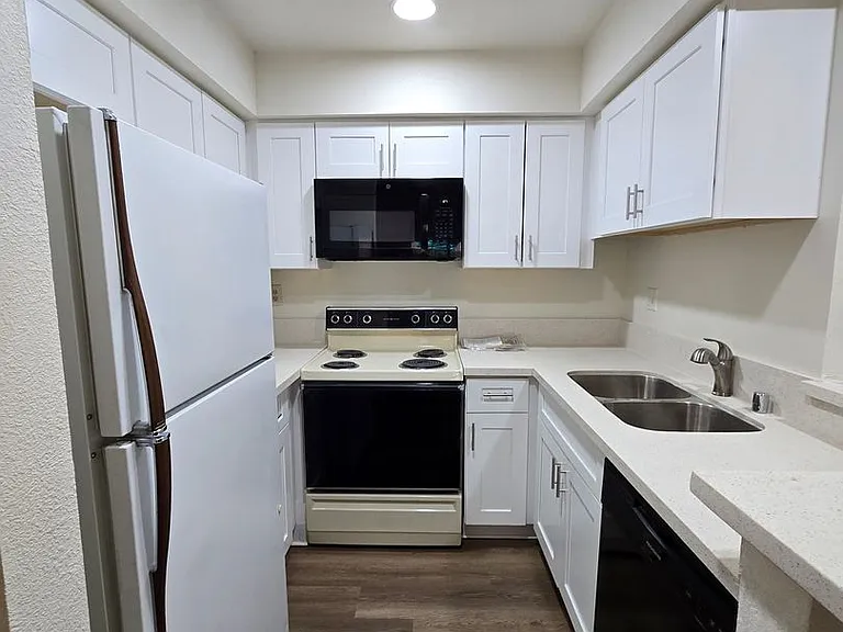 2180 Pinetop Ln #106 — Photo 9