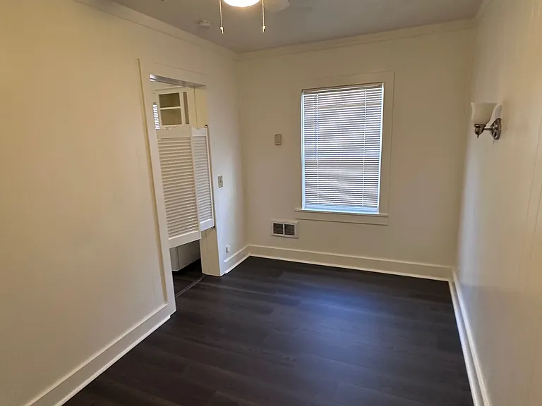 Olympia Court Apartments — Photo 4