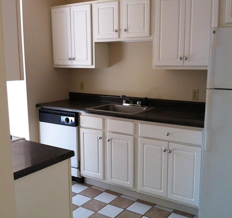 1st image of 194 E Main St APT 6