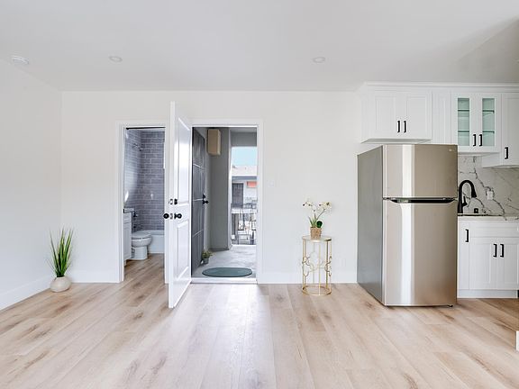 2nd image of 1211 N Detroit St APT 17
