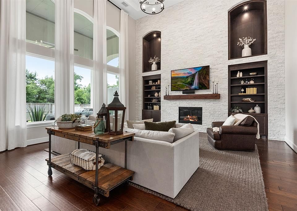 1st image of 127 S Curly Willow Cir