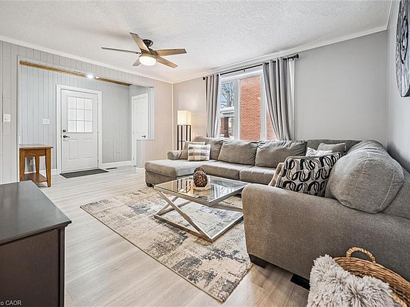 3rd image of 1326 Queenston Rd