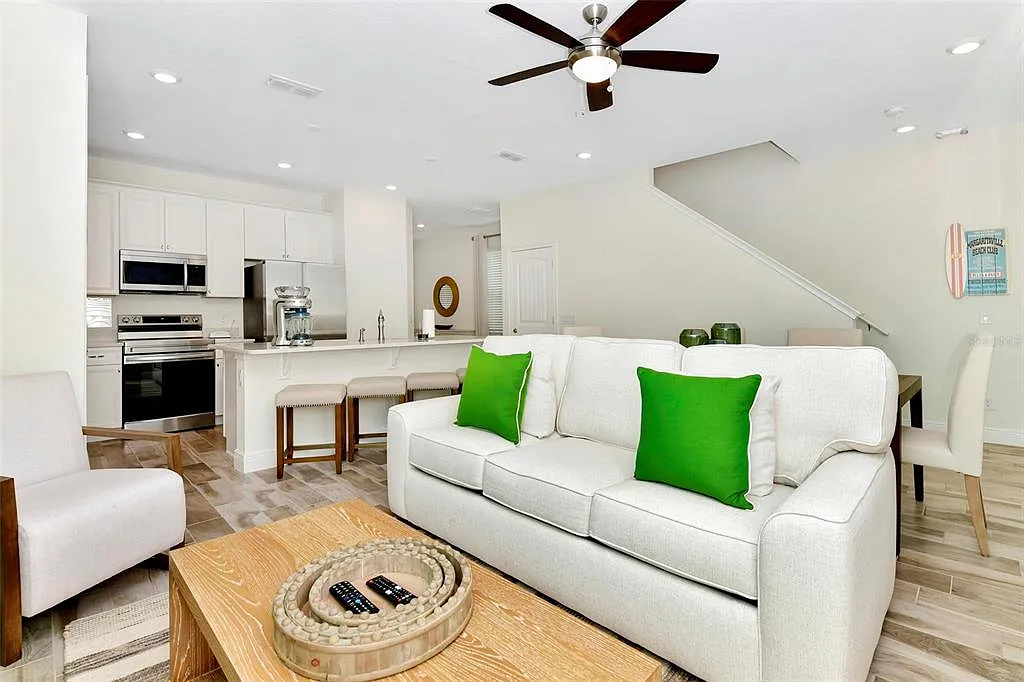 4 bed, 3.0 bath, 1712 sqft, $3,400 — Photo 2