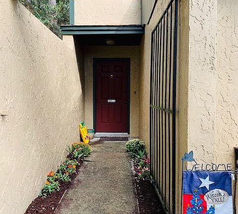 3rd image of 5553 Pinebay Cir N