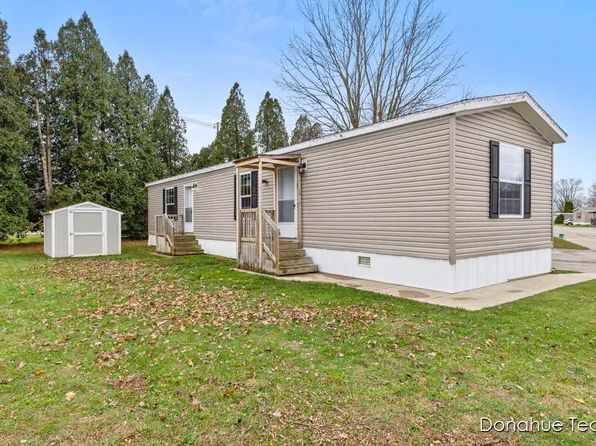 1800 W Main St #26, Lowell, MI 49331