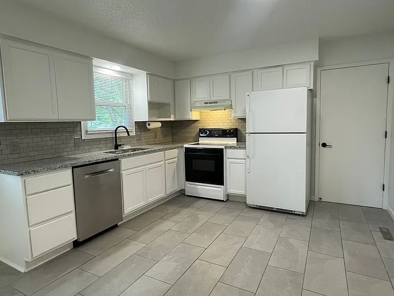 131 N Fairwood Ave — Photo 11