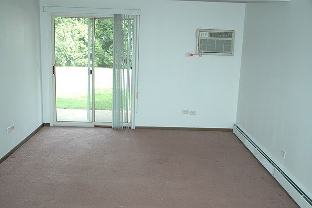 2nd image of 1430 Getzelman Dr APT 1W