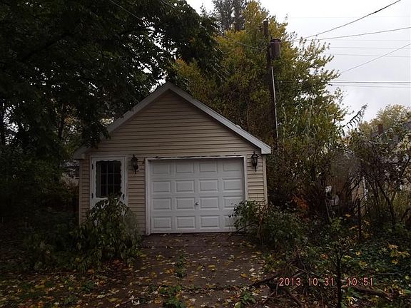 5th image of 19735 Detroit Ave