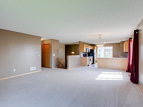 5th image of 716 Frontier Dr