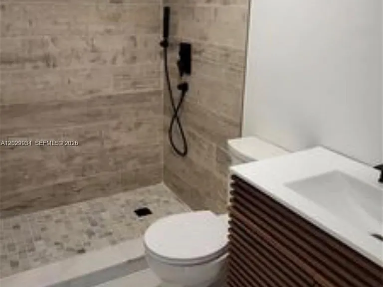 733 SE 1st Way #109 — Photo 6