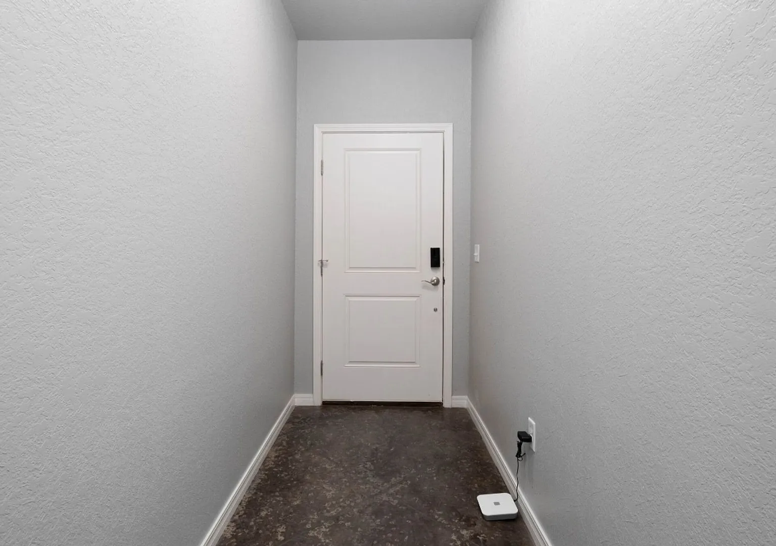 Newer Construction 3/2/2 in Glendale AHS district 1/2 off 1st month's rent *special* — Photo 3