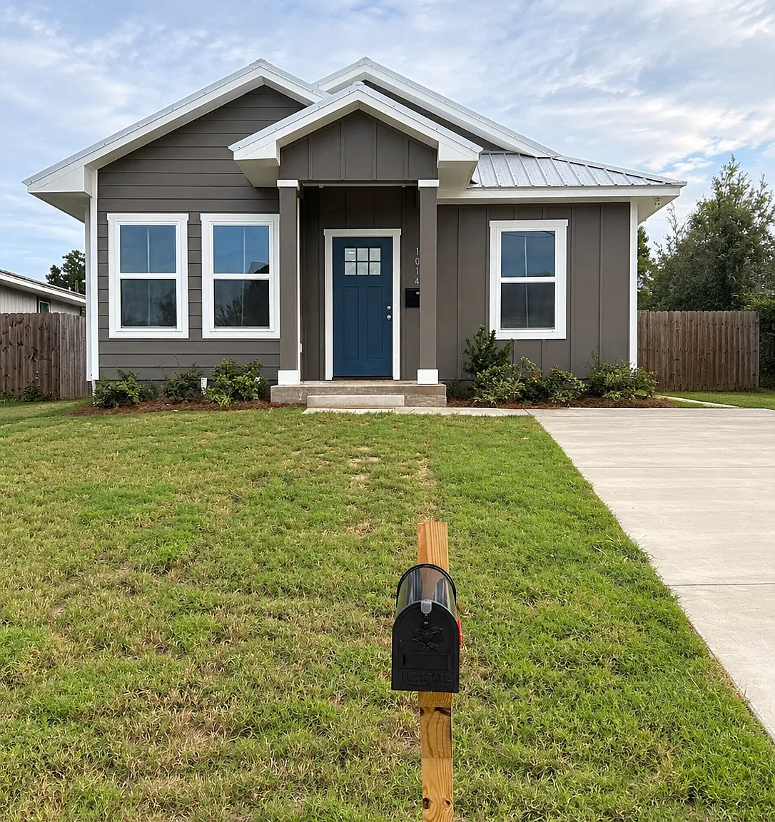3 bed, $1,800 — Photo 1