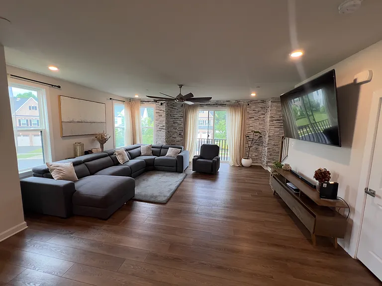 7608 Cross Creek Dr — Photo 1