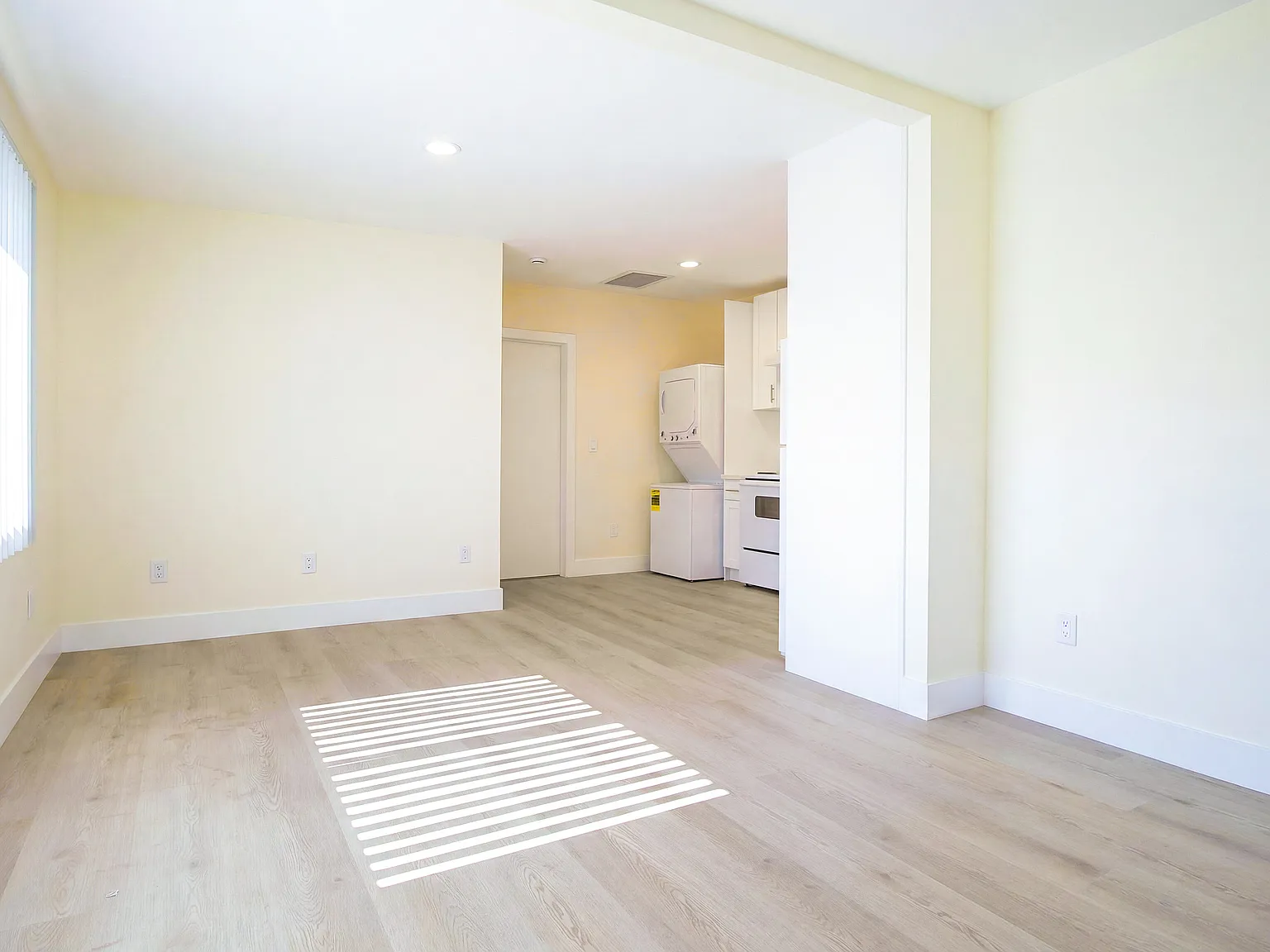 3 bed, 672 sqft, $2,550 — Photo 3