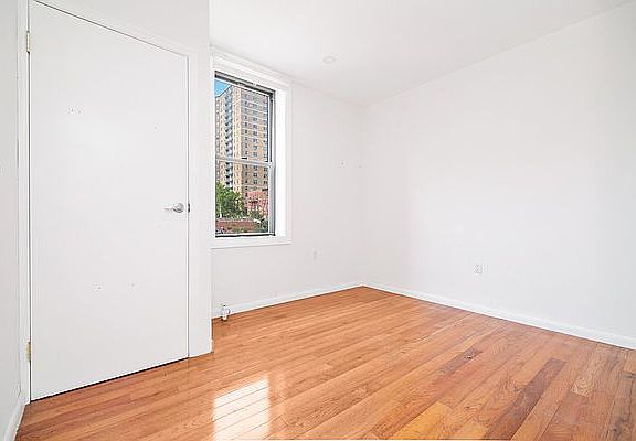 3rd image of 94 Avenue A #1