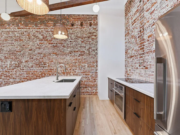 2 W De La Guerra St #A — Photo 7