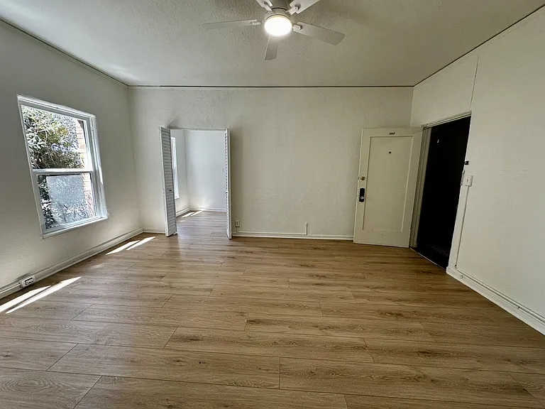 213 S Jackson St — Photo 7
