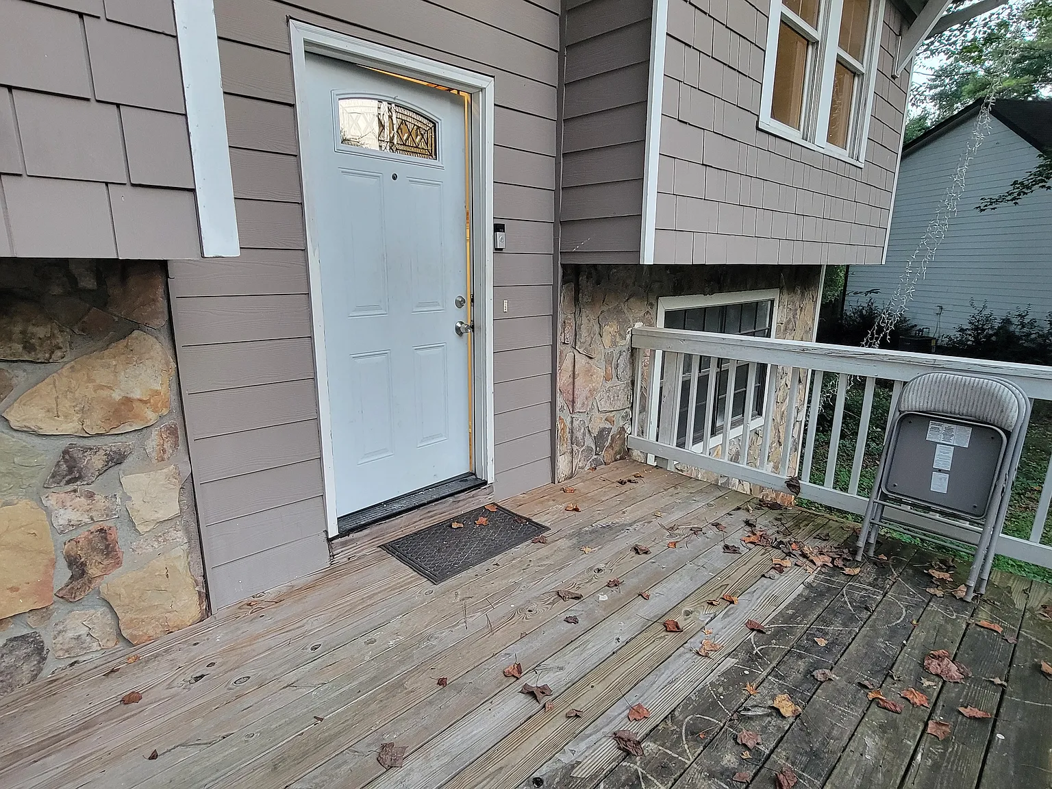 5 bed, 2000 sqft, $2,700 — Photo 2