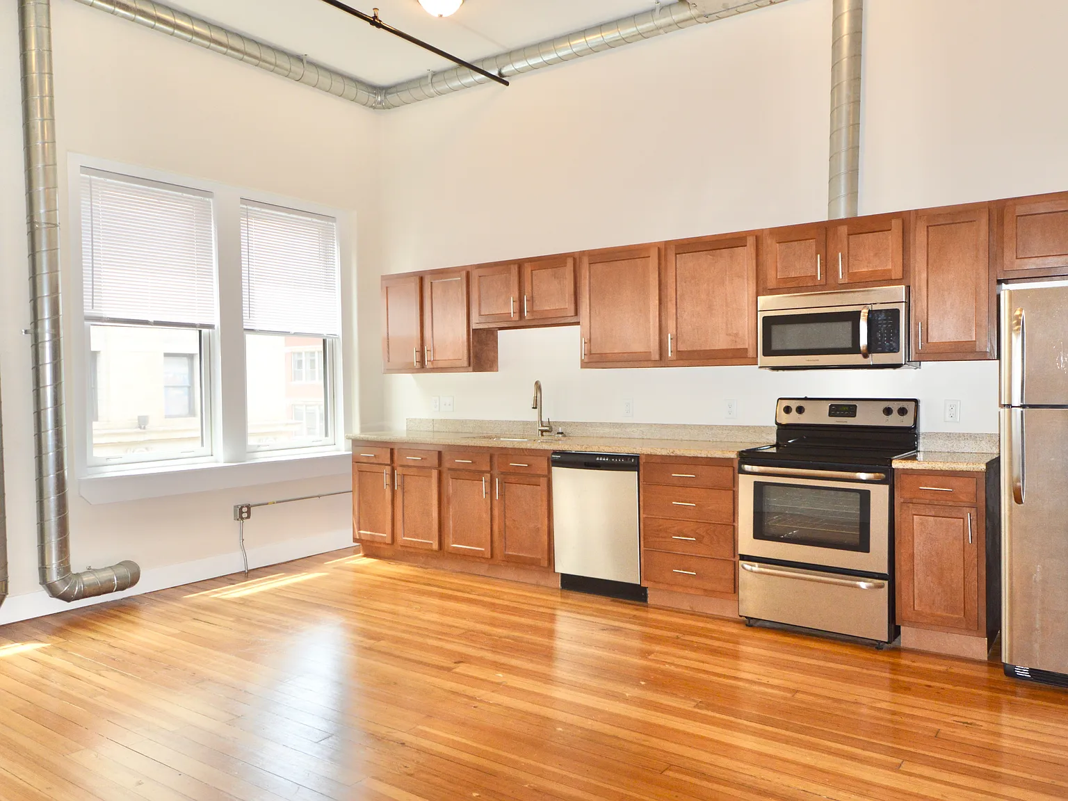 2 bed, 953 sqft, $1,900 — Photo 3