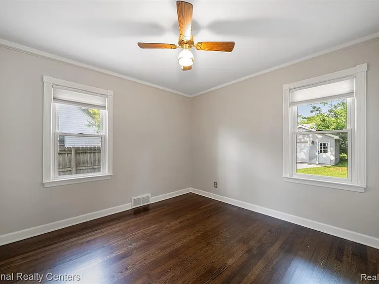 3047 Cummings Ave — Photo 8
