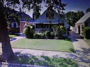 4724 201st St, Bayside, NY 11361