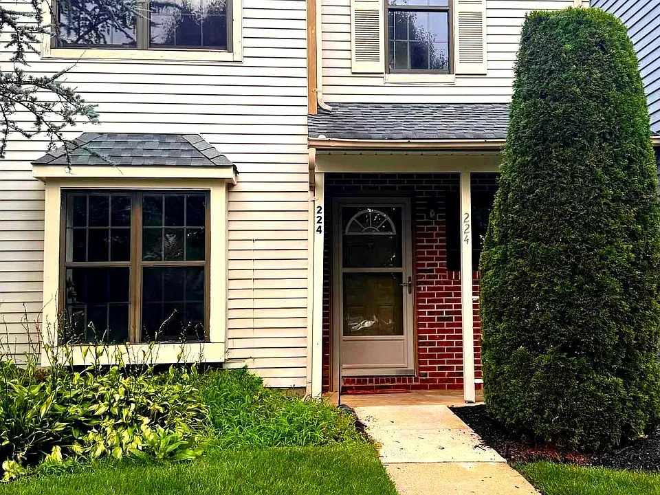 224 Crown Prince Dr