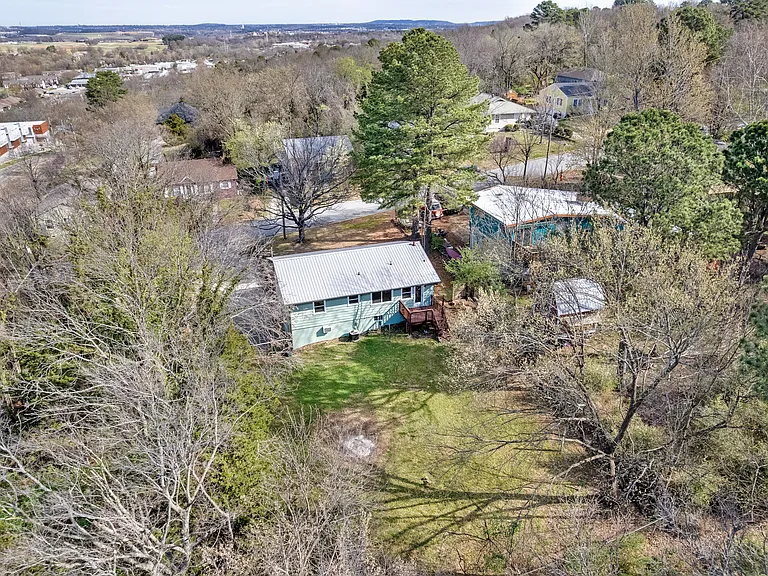 515 W Holly St — Photo 31