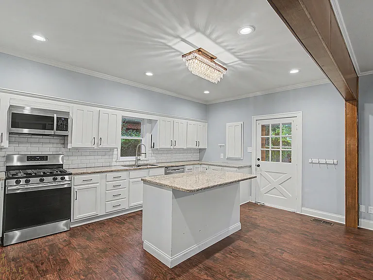 420 Forest Ave — Photo 10