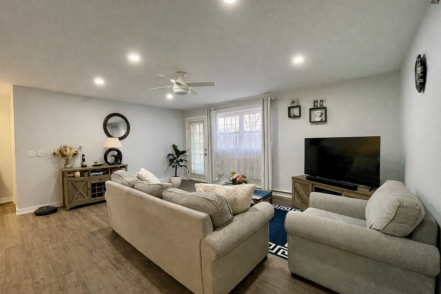 2 bed, 1010 sqft, $1,600 — Photo 4
