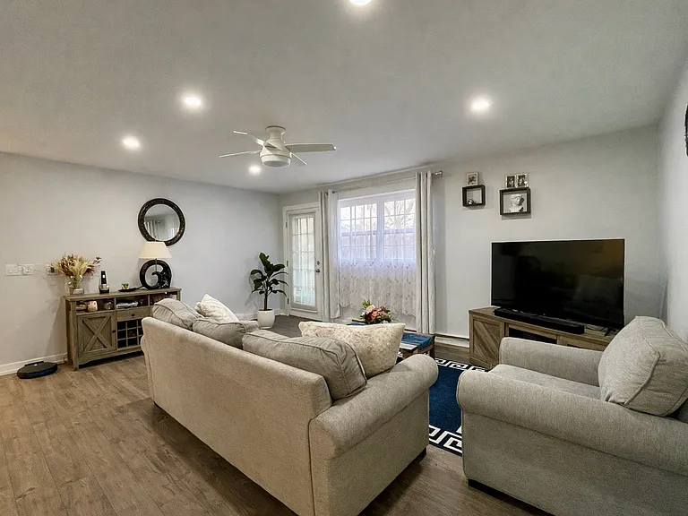 300 Cunat Blvd #2B — Photo 4