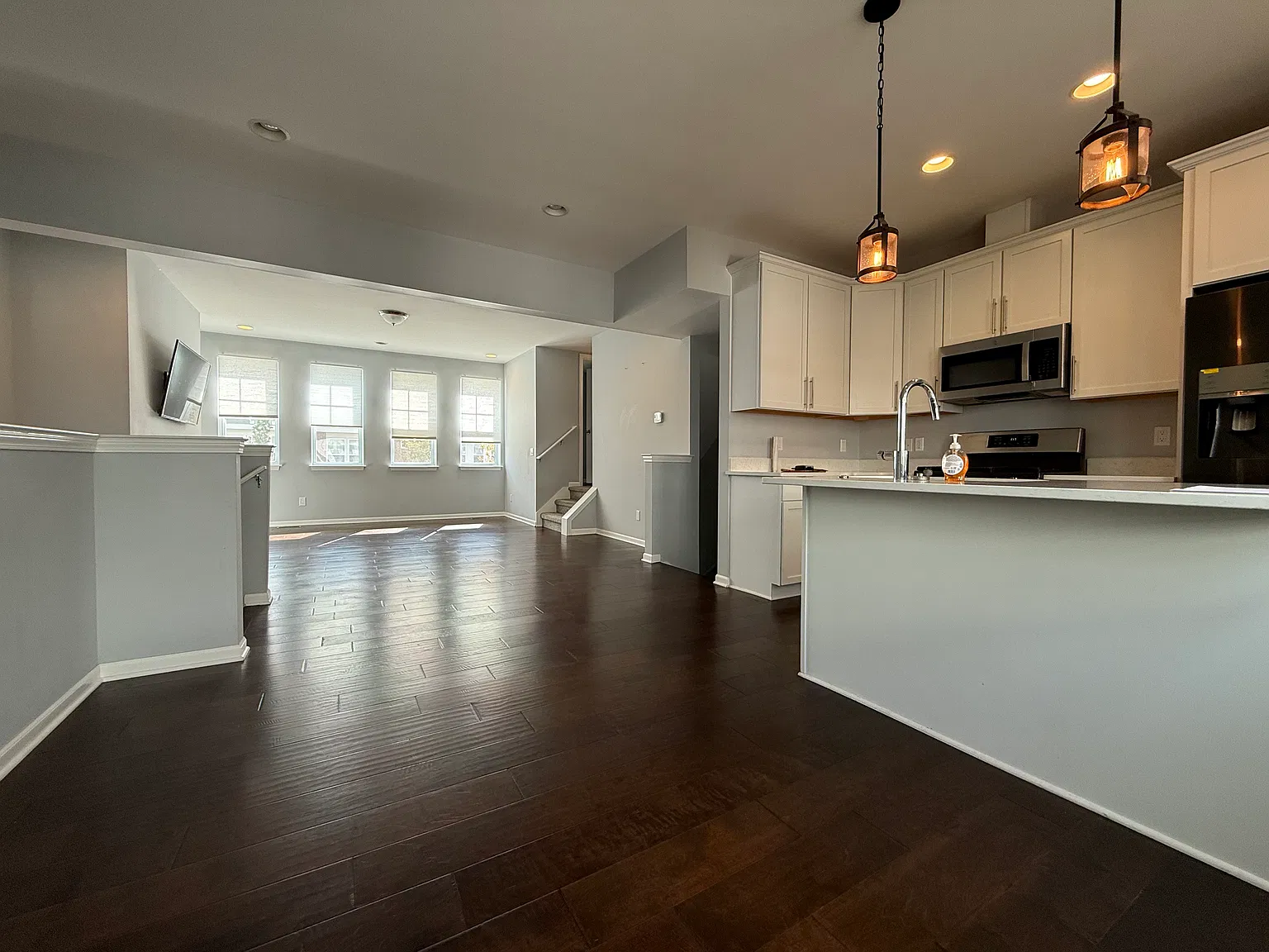 3 bed, 2.5 bath, 1750 sqft, $2,700 — Photo 4
