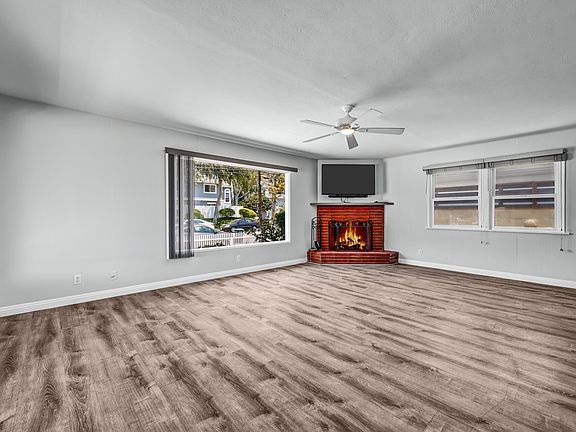 5th image of 221 Avocado St #A
