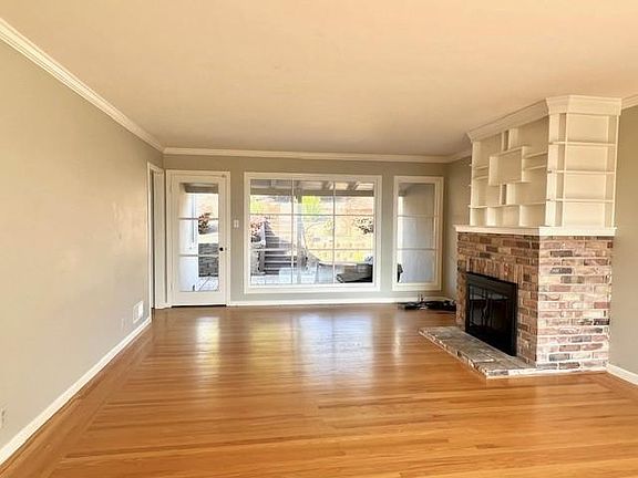 3rd image of 1525 La Mesa Dr