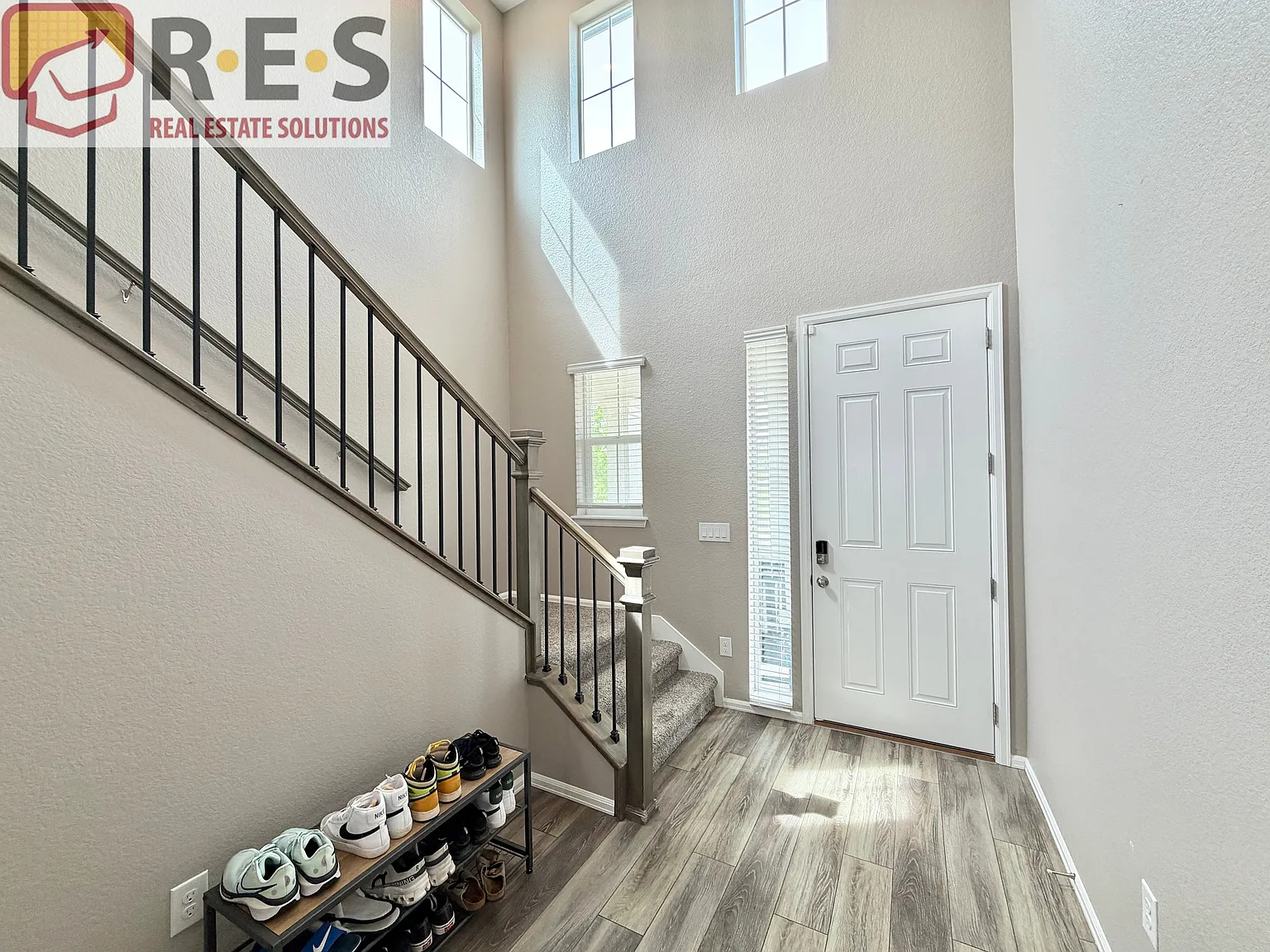 4 bed, 2.5 bath, 3948 sqft, $3,599 — Photo 4